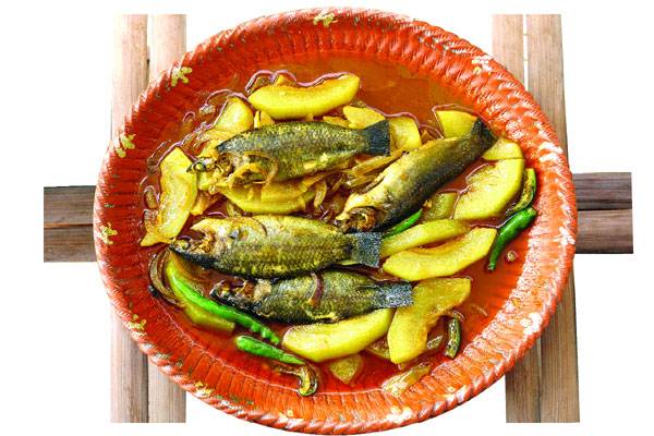 লাউ দিয়ে কই মাছ রেসিপি